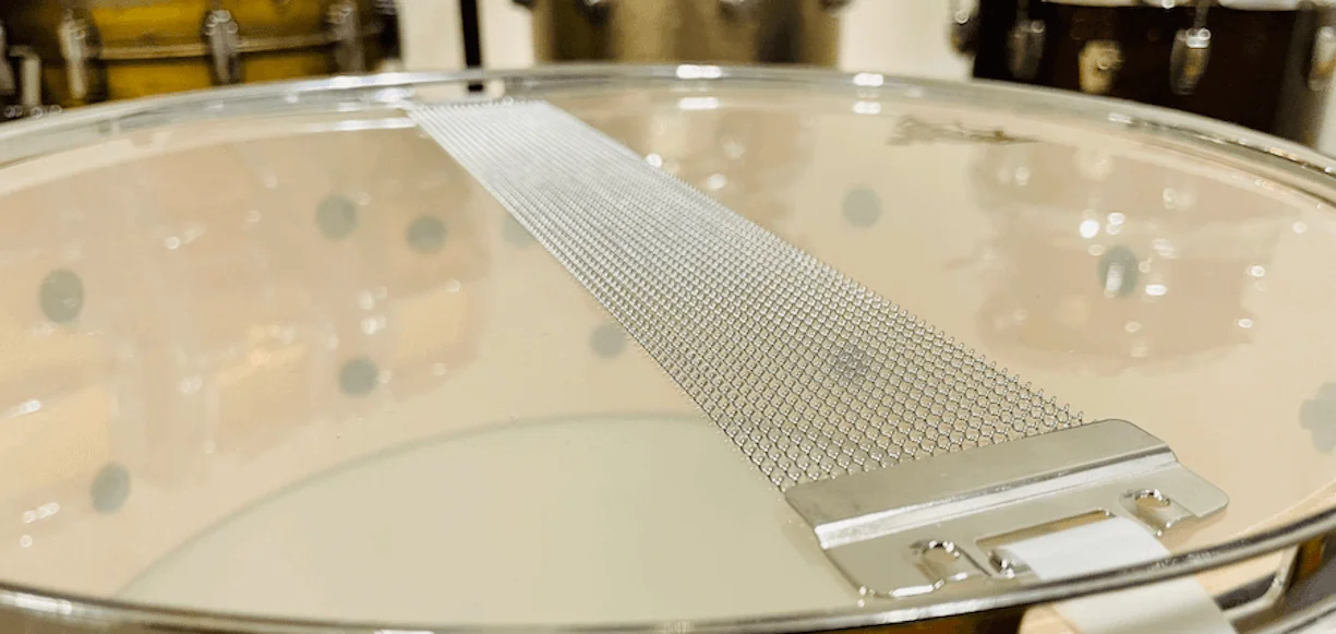 snare wires on drum