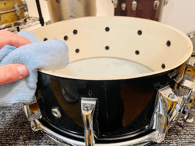 wiping down snare drum edge