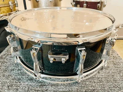 snare side hoop on drum